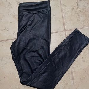 Shiny Faux Leather Legging - Medium